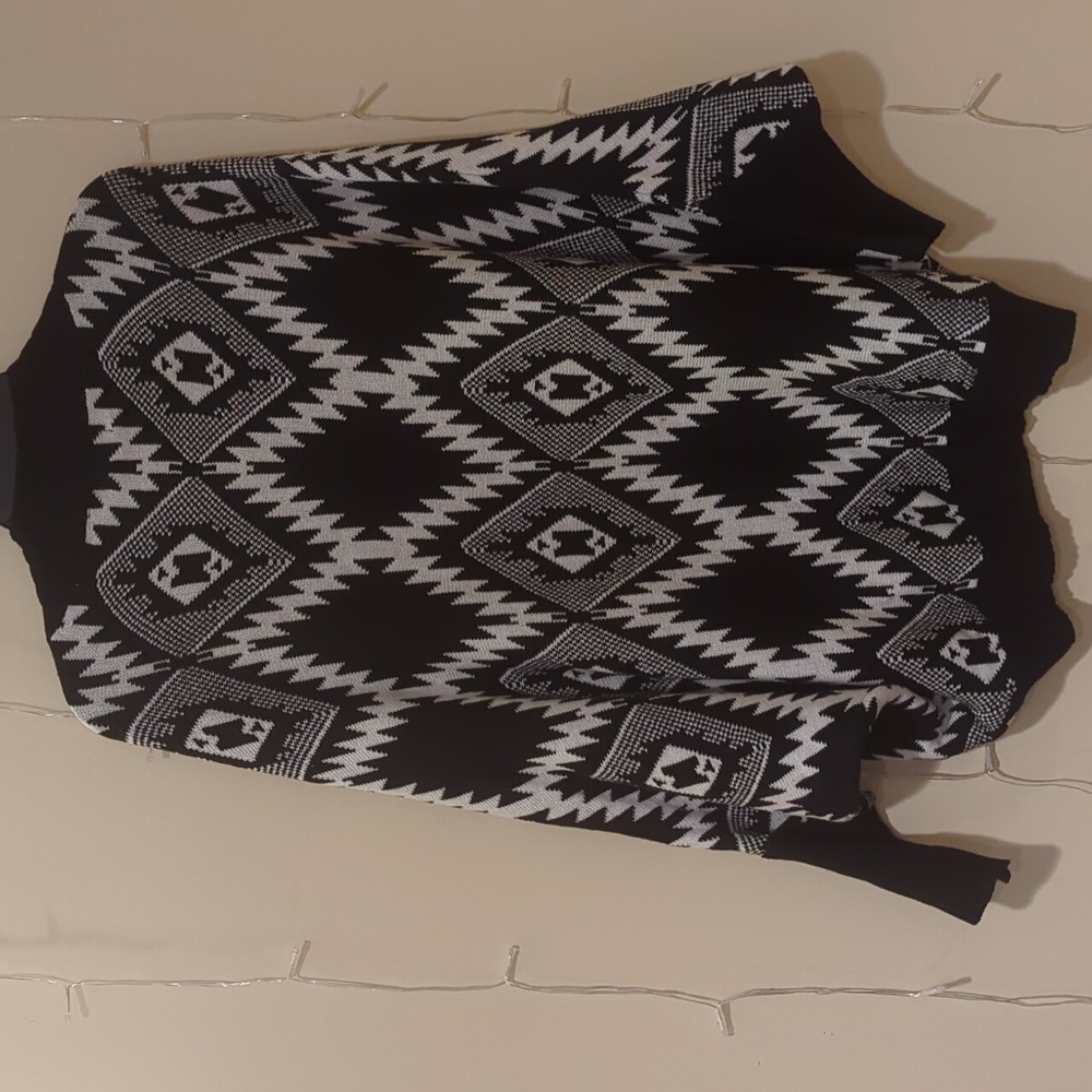 Women's RD Style Black and White Geometric Printed Poncho Style Cardigan, Size M - Picture 7 of 9
